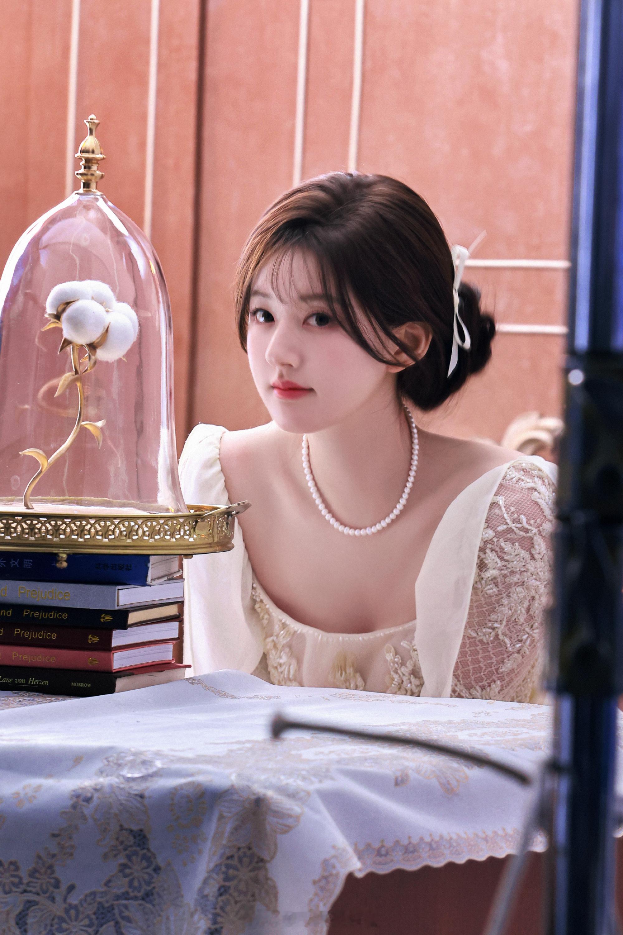 赵露思营业美照