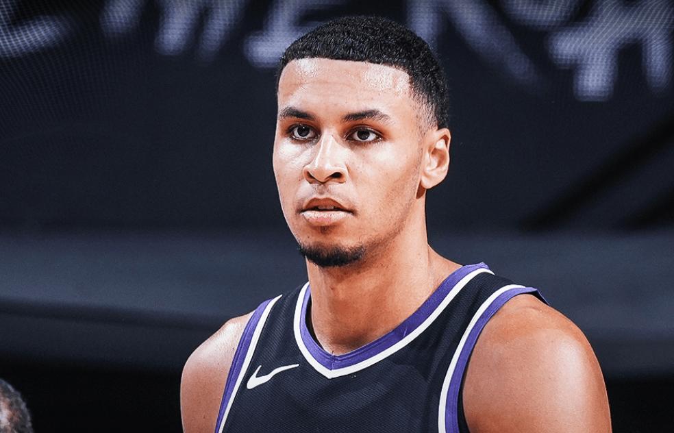 NBA国王队接连动作，刚刚签下威斯布鲁克，接着立马大合同续约基根默里。10月16