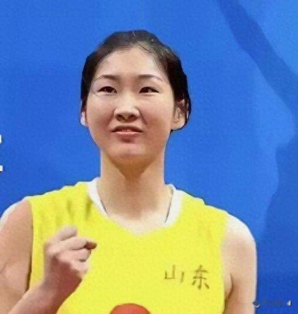 有人说，这次亚锦赛李晨瑄凭借与二传解盛钰师出同门，才挤掉董禹含，进入亚锦赛大名单