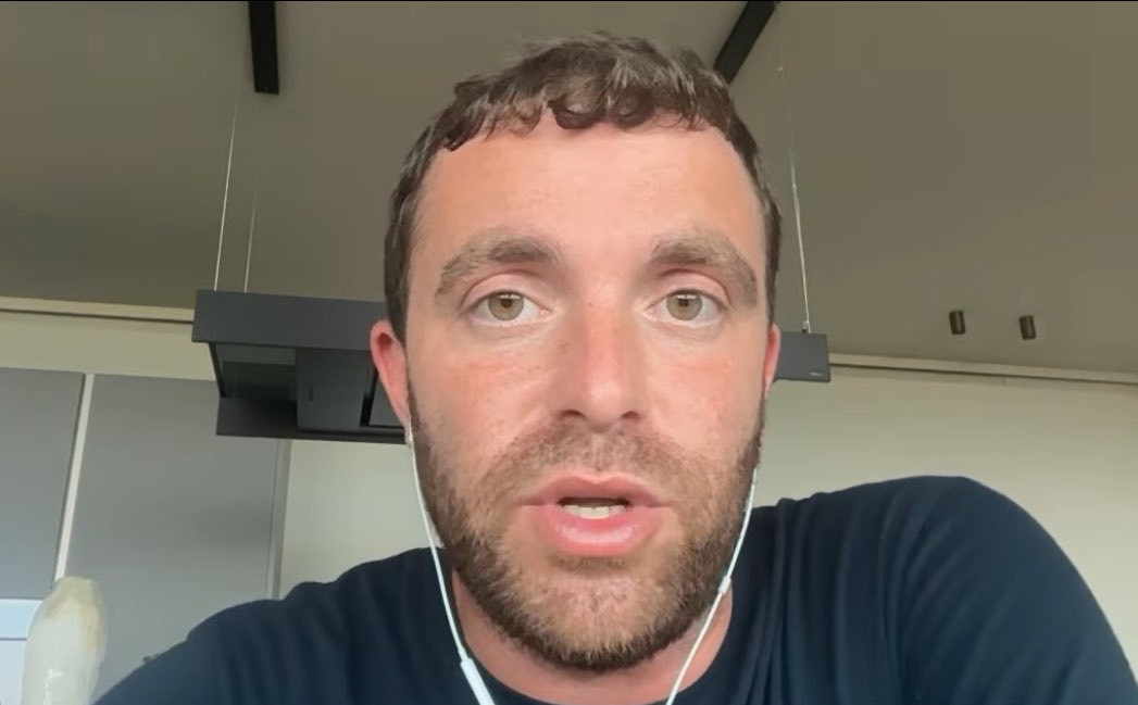 罗马诺：🚨“关于恩佐·费尔南德斯，这桩转会就是一出没完没了的大戏。切尔西如今必须决定如何处置这名球