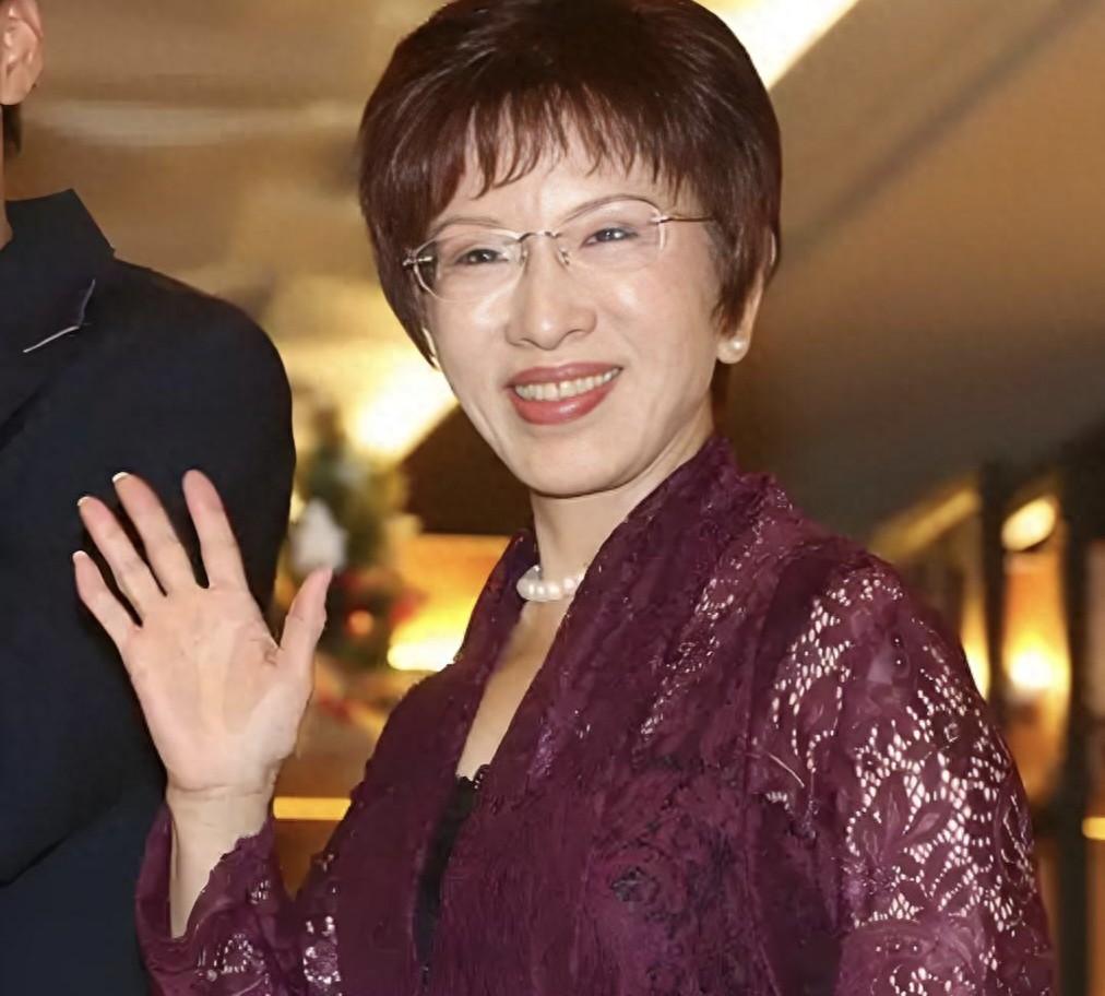 郑丽文开出统一条件，要走江启臣老路？洪秀柱直接把话挑明自从郑丽文正式上任中国