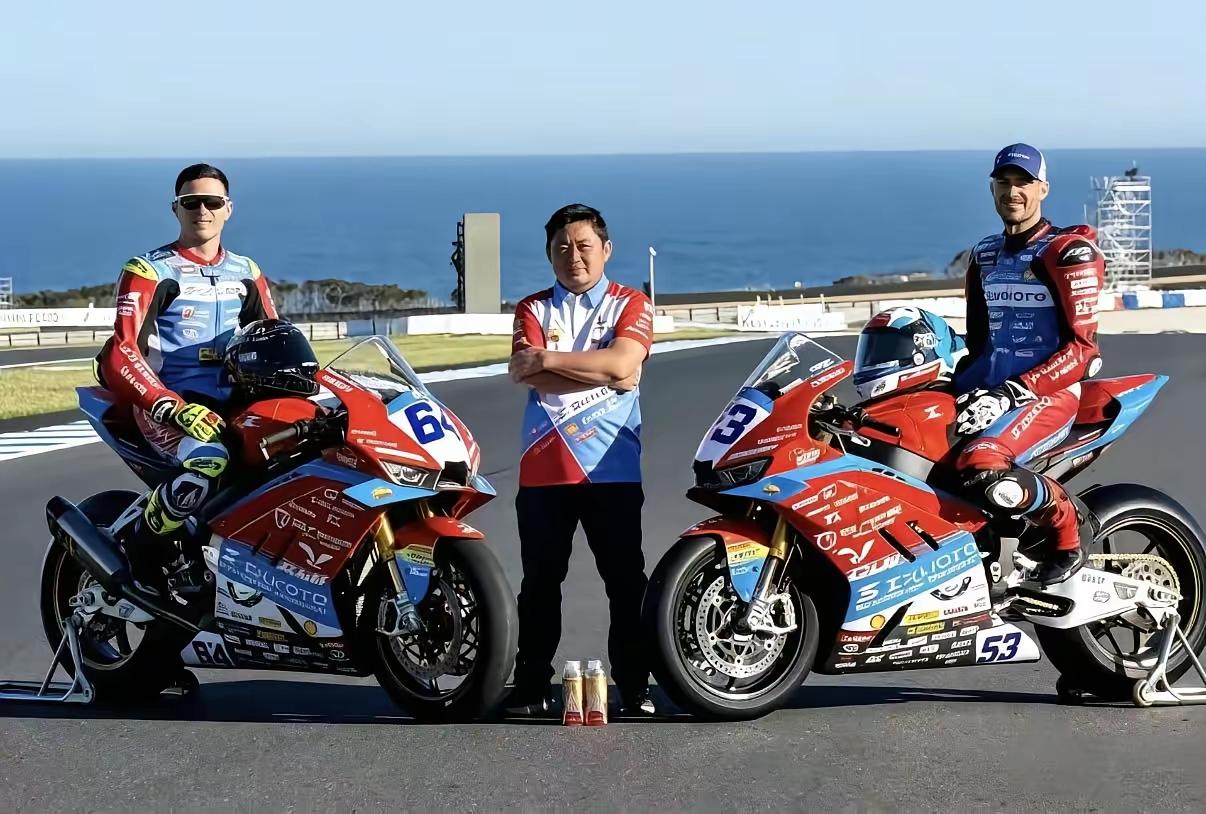 你能想象张雪代言东鹏特饮是网友的功劳？当张雪说想找品牌赞助时，很多网友就跑到东