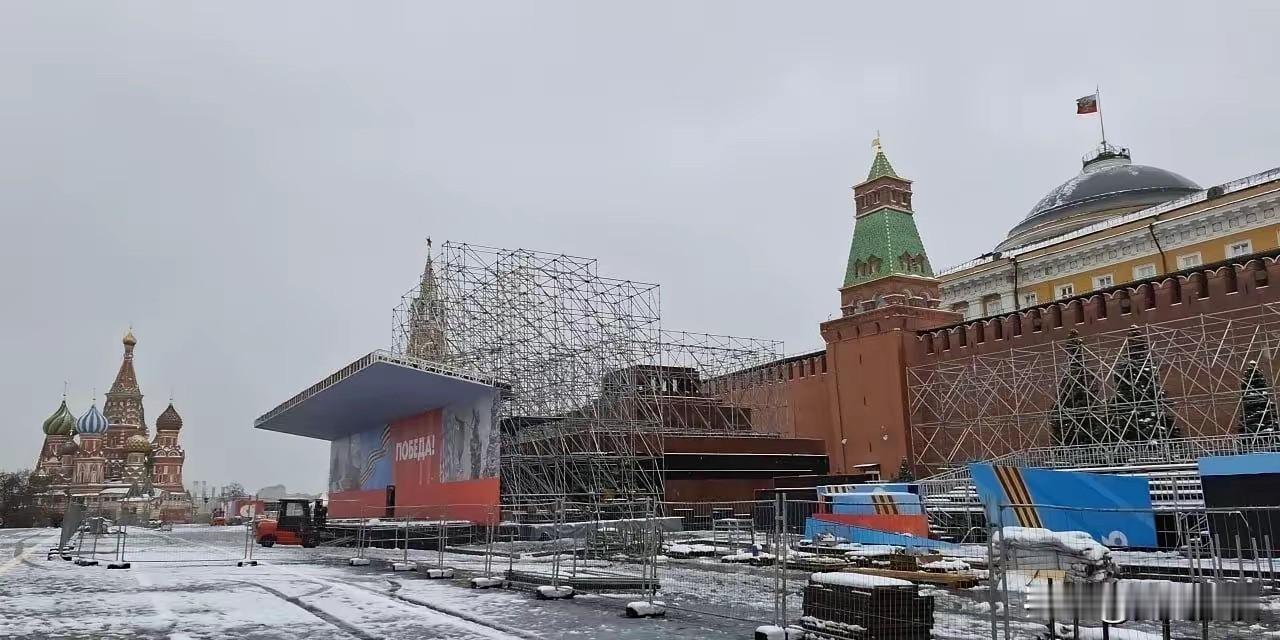 双双缺位：俄罗斯国防部宣称，今年的胜利日阅兵，将没有军事装备方阵和部分军校学员方