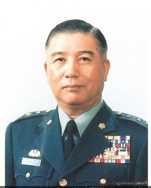 当年郝柏村“硬刚”李登辉，坚持不给李登辉的心腹爱将蒋仲苓晋升“一级上将”！蒋
