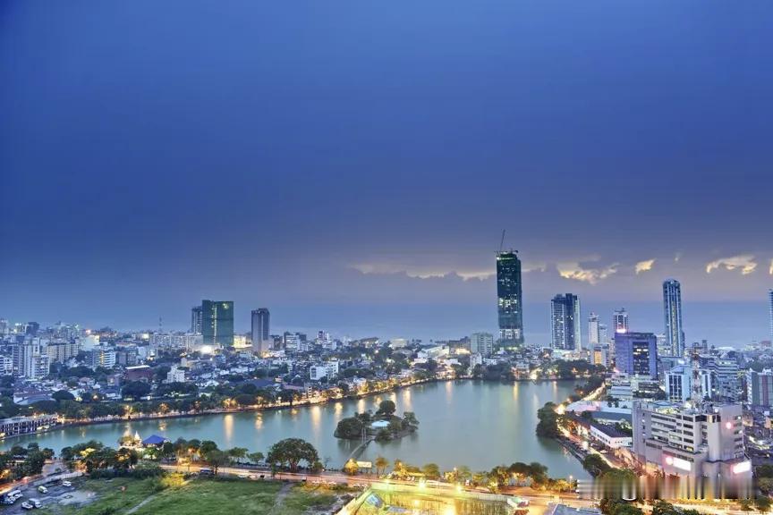 《印度教徒报》9月4日报道，斯里兰卡首都科伦坡正成为印人工智能科技企业扩张和分散