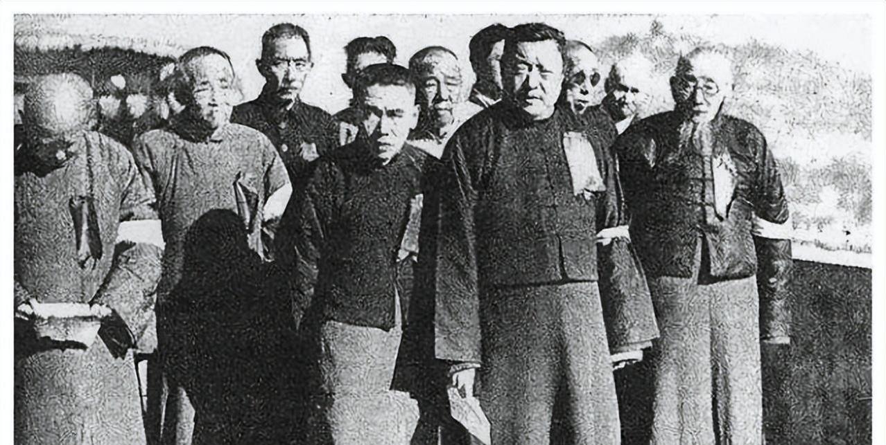 1938年，大汉奸陶锡三在家里宴请日军。突然，她听到女儿哭喊着：＂救命啊，救命啊