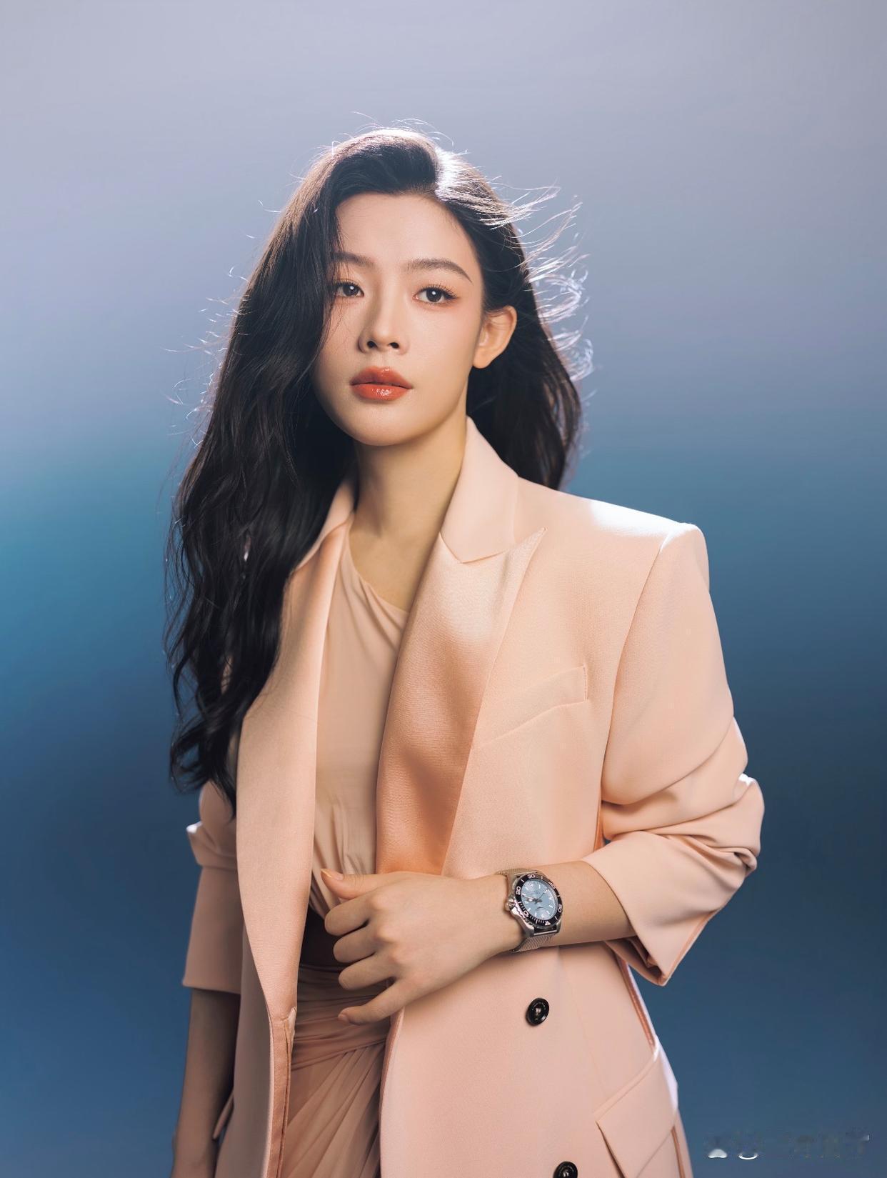 1.王一博起诉《陈情令》出品方新湃传媒，一方面是为维护自身合法权益，另一方面也