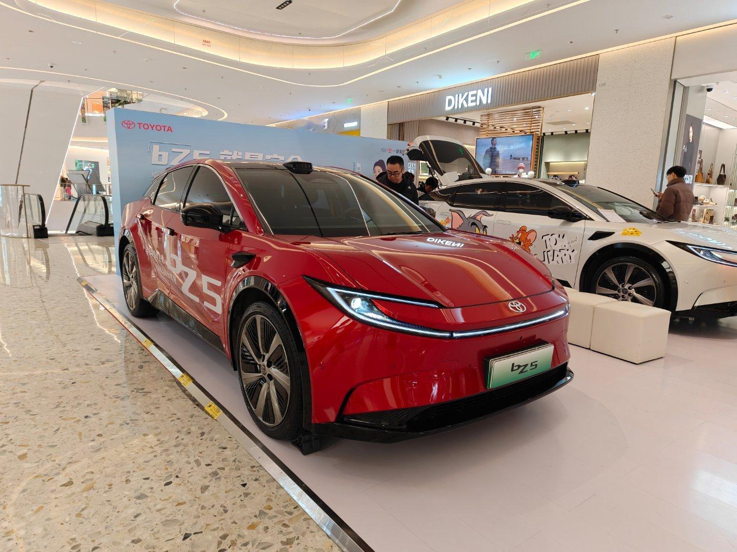 浅看了一下丰田BZ5，感觉卖点只剩momenta的智驾了吧