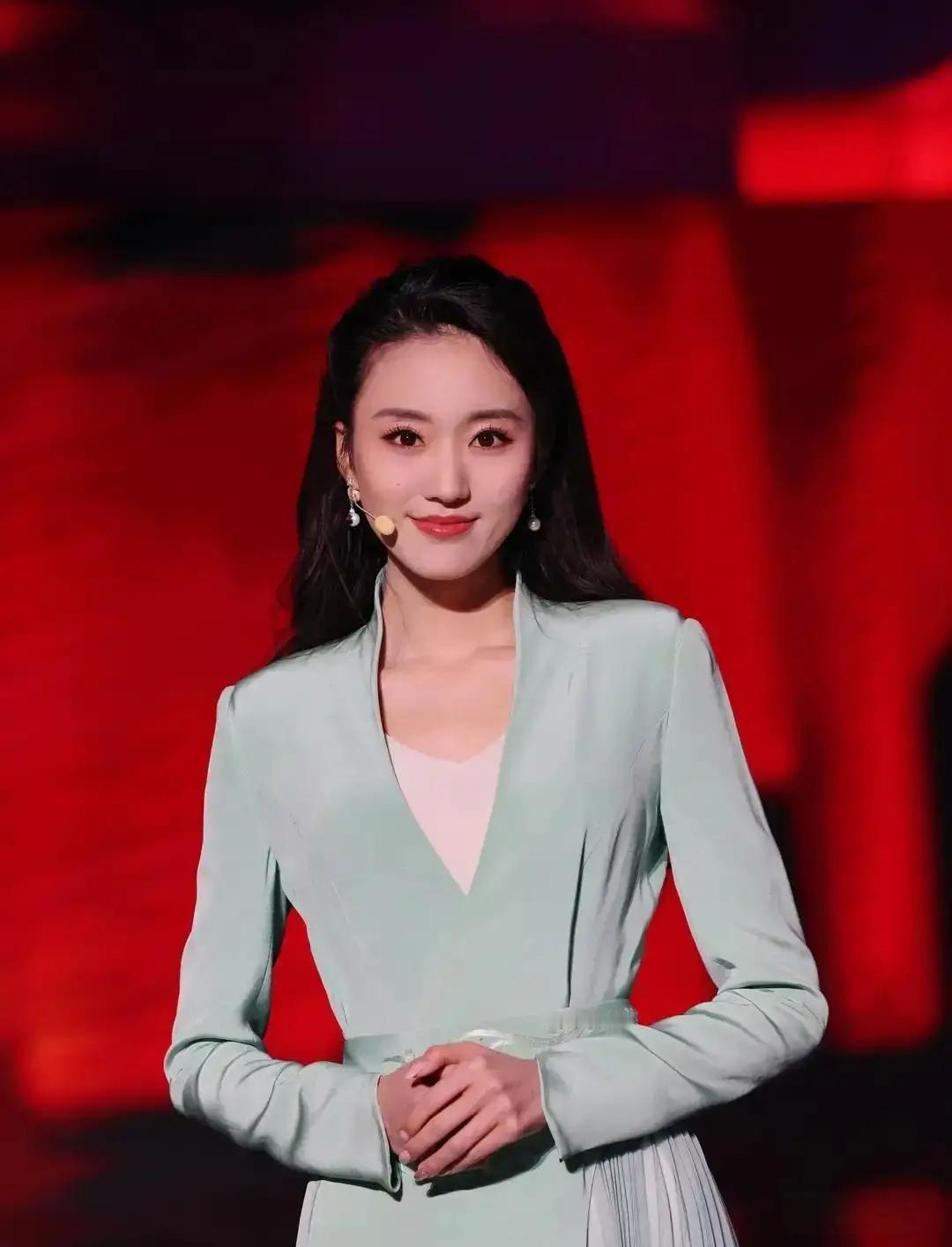 闫学晶最担心的事还是来了，比起她的事业没了，她儿子的事业没了，她现在更担心的