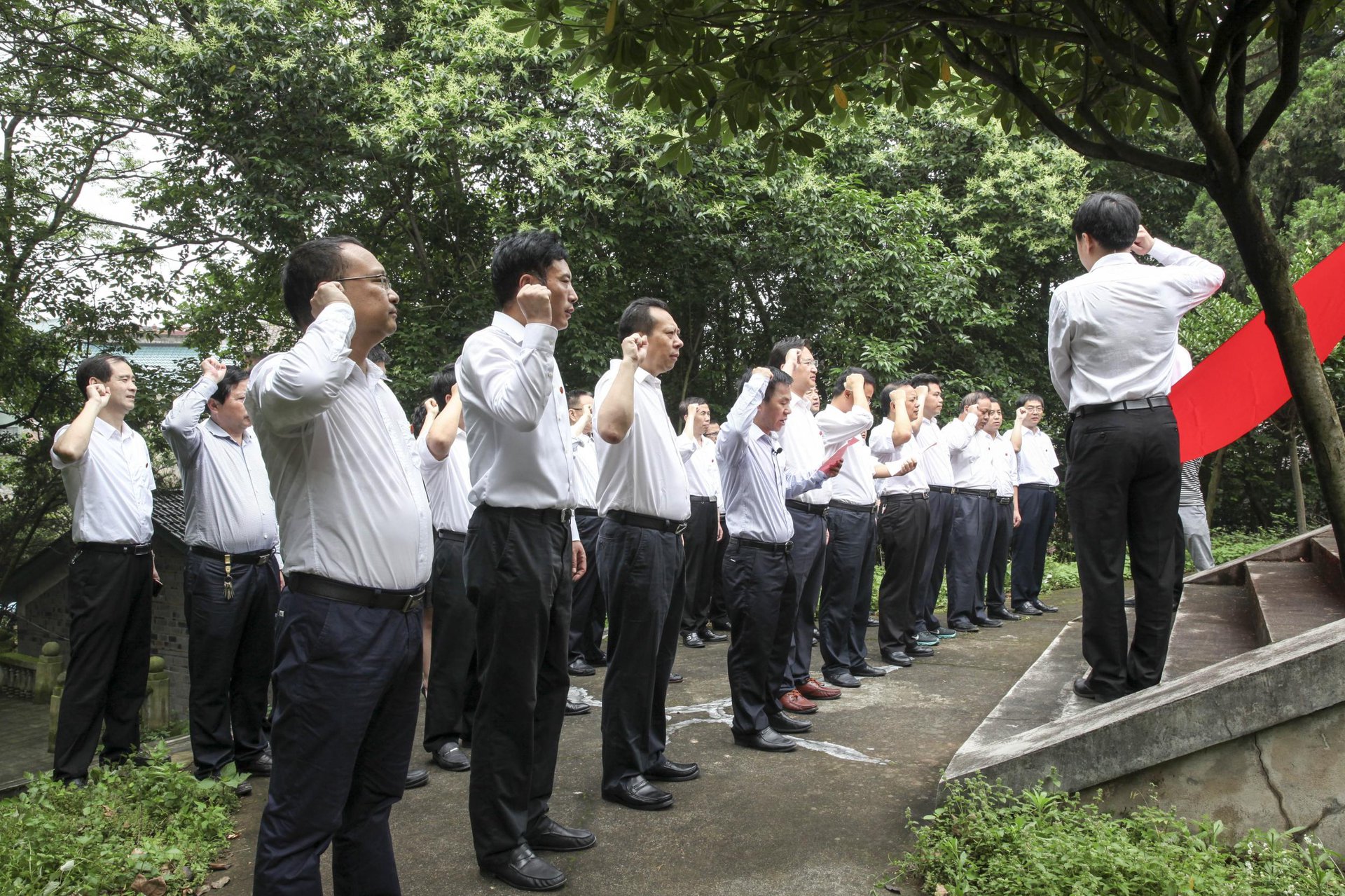 5月27日,区委书记郑光泉,区委副书记,区长谭赣明,区委副书记周开旺
