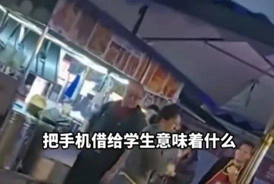 “这一跪，我受不起。”听听，这话说得有多扎心。一个卖麻辣烫的阿姨，被逼得在自