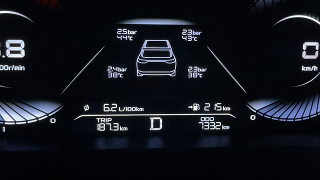 四代帝豪油耗油耗好了，我去换了机油，高速200能跑400多一点公里，油耗6.1