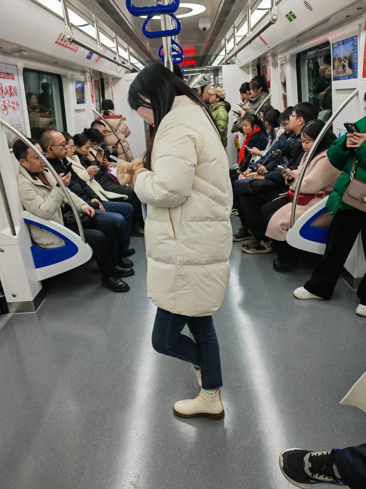 没想到太原地铁一号线人还挺多的。以前都是早上7:10左右坐地铁，感觉没多少人。