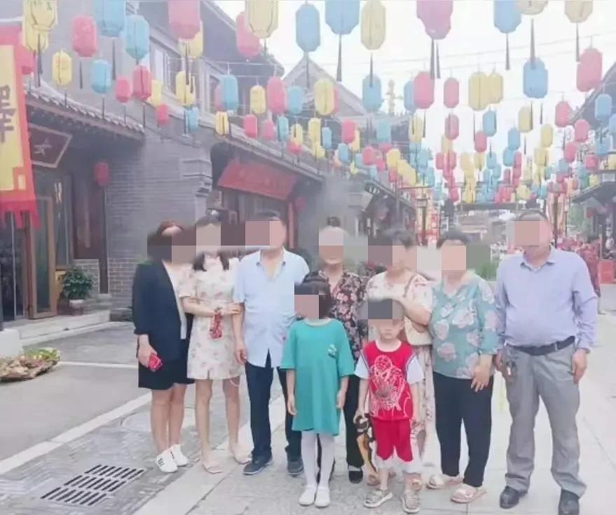 越来越扑朔迷离，老度家越来越神秘了，都不知那些是真是贾的了。有网友爆料，度家
