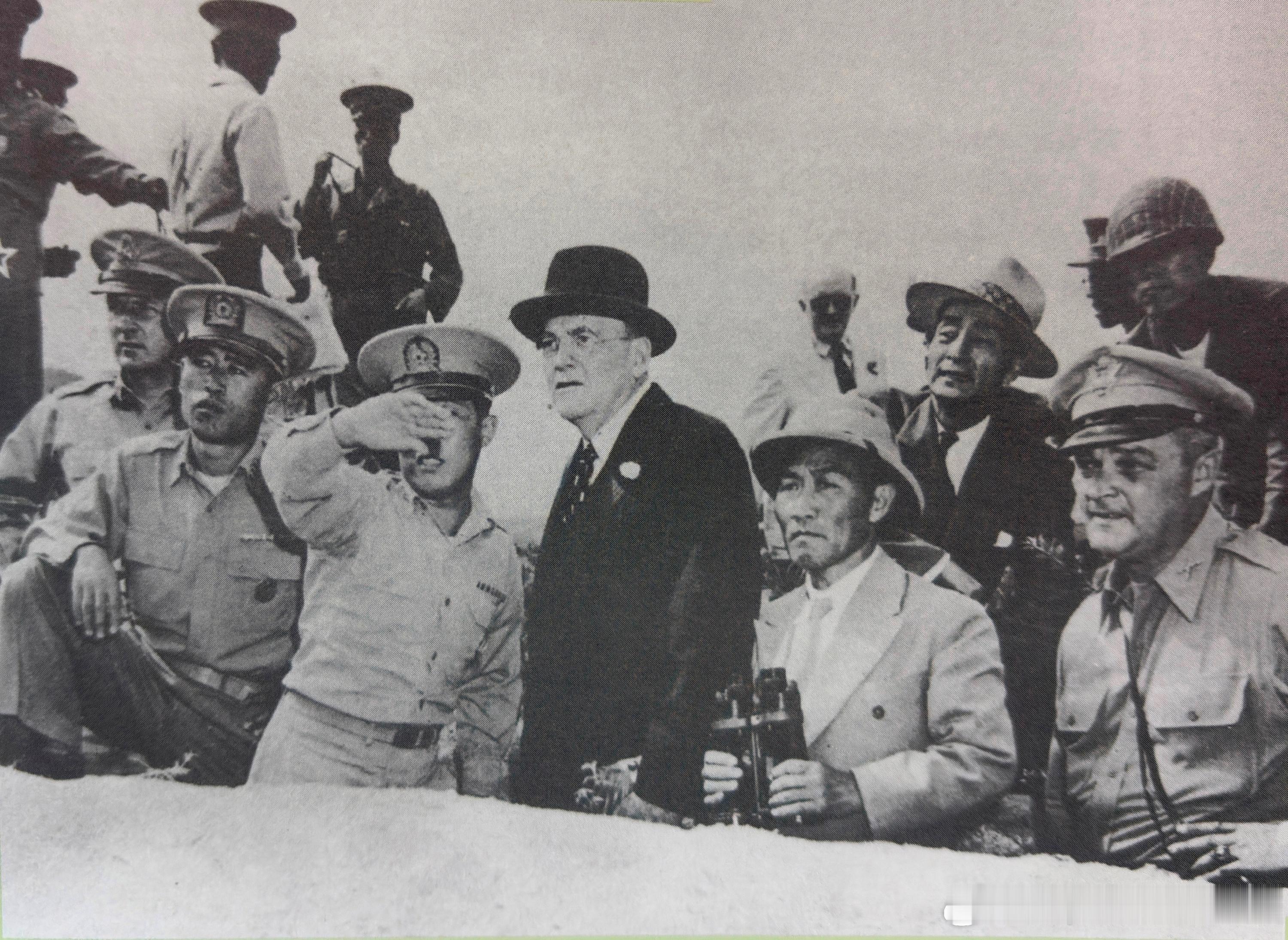 1950年6月18日美国国务卿AllenWelshDulles杜勒斯视察三八