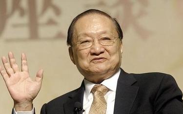 1963年，金庸讽刺中国造原子弹：“花钱造原子弹有什么用？百姓都没饭吃，这钱不如