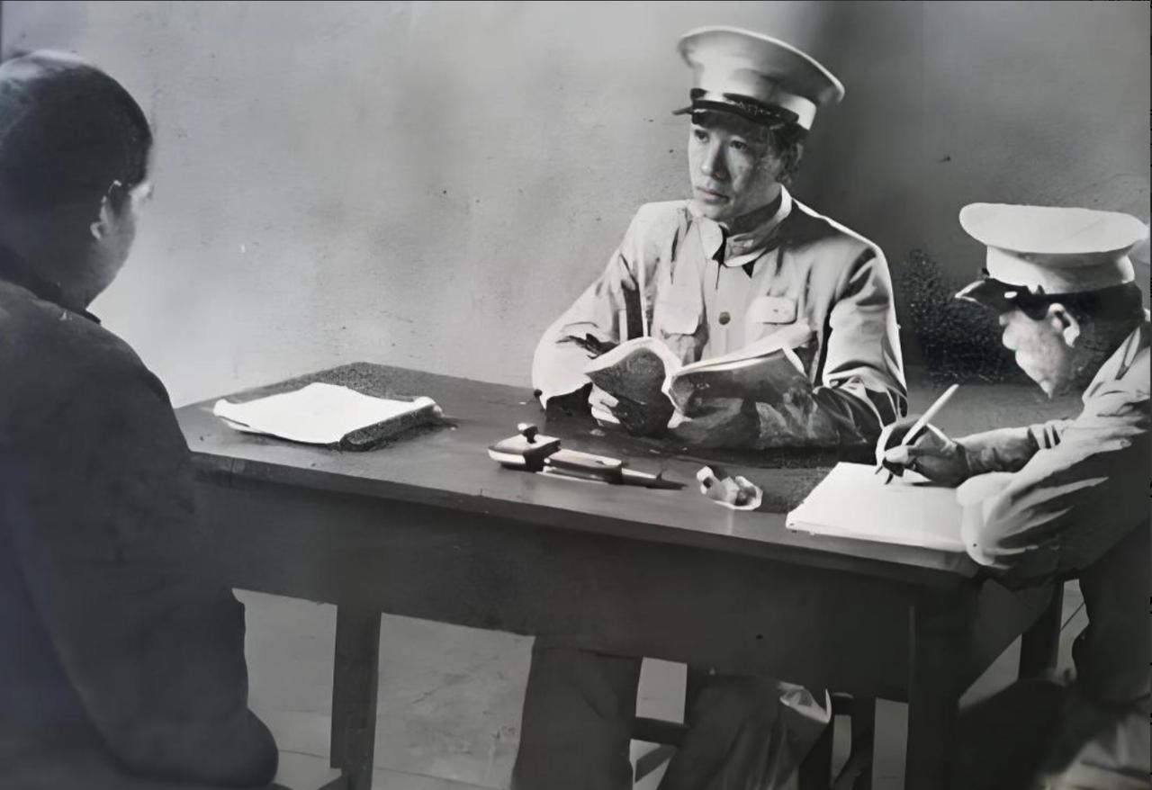 1950年5月，无线电监测站，捕捉到一段奇怪的电波。技术人员连夜破译，结果吓人：