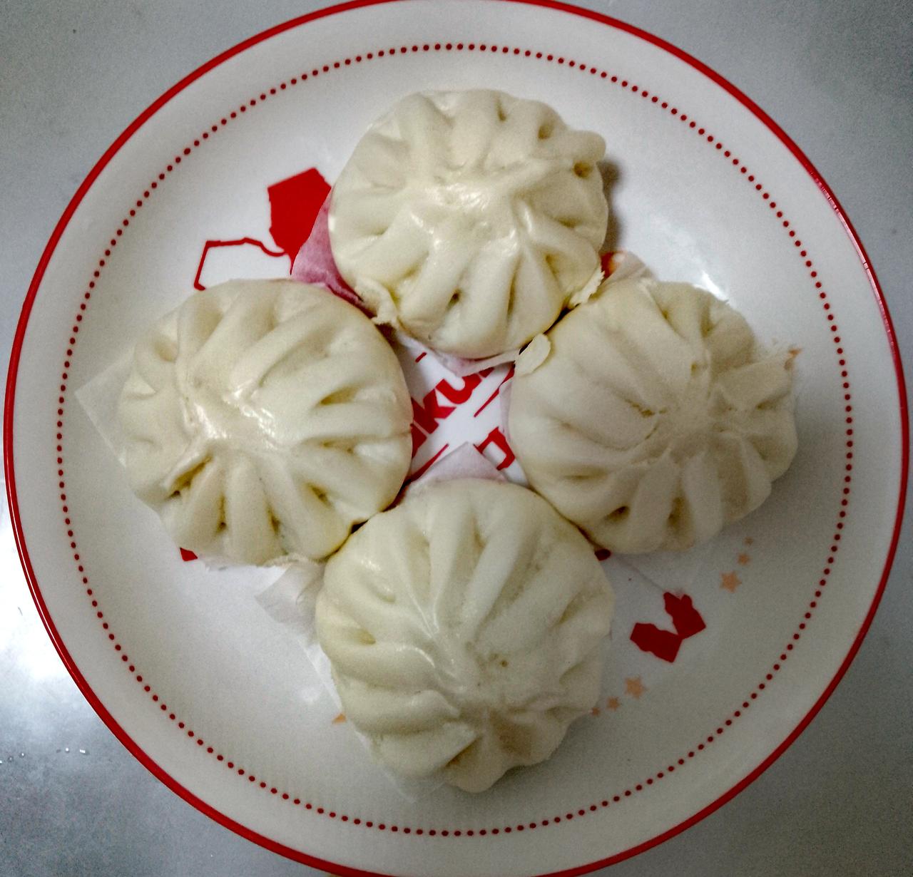 广州酒家利口福门店卖的包都是放在冰柜里面的，也可以说是预制的吧？有时我也会买一次