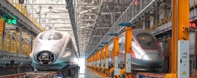 中国为什么执意要发展高铁，而不是廉价航空？因为我国在做一个赌注，赌的就是电力