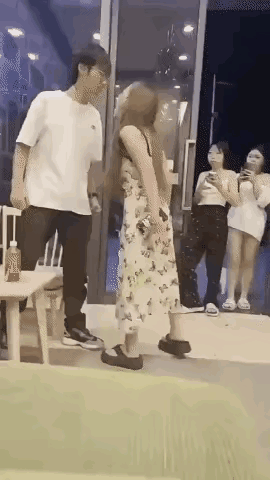 男人的底线，也许就在最后的那一口痰被突破后彻底爆发！