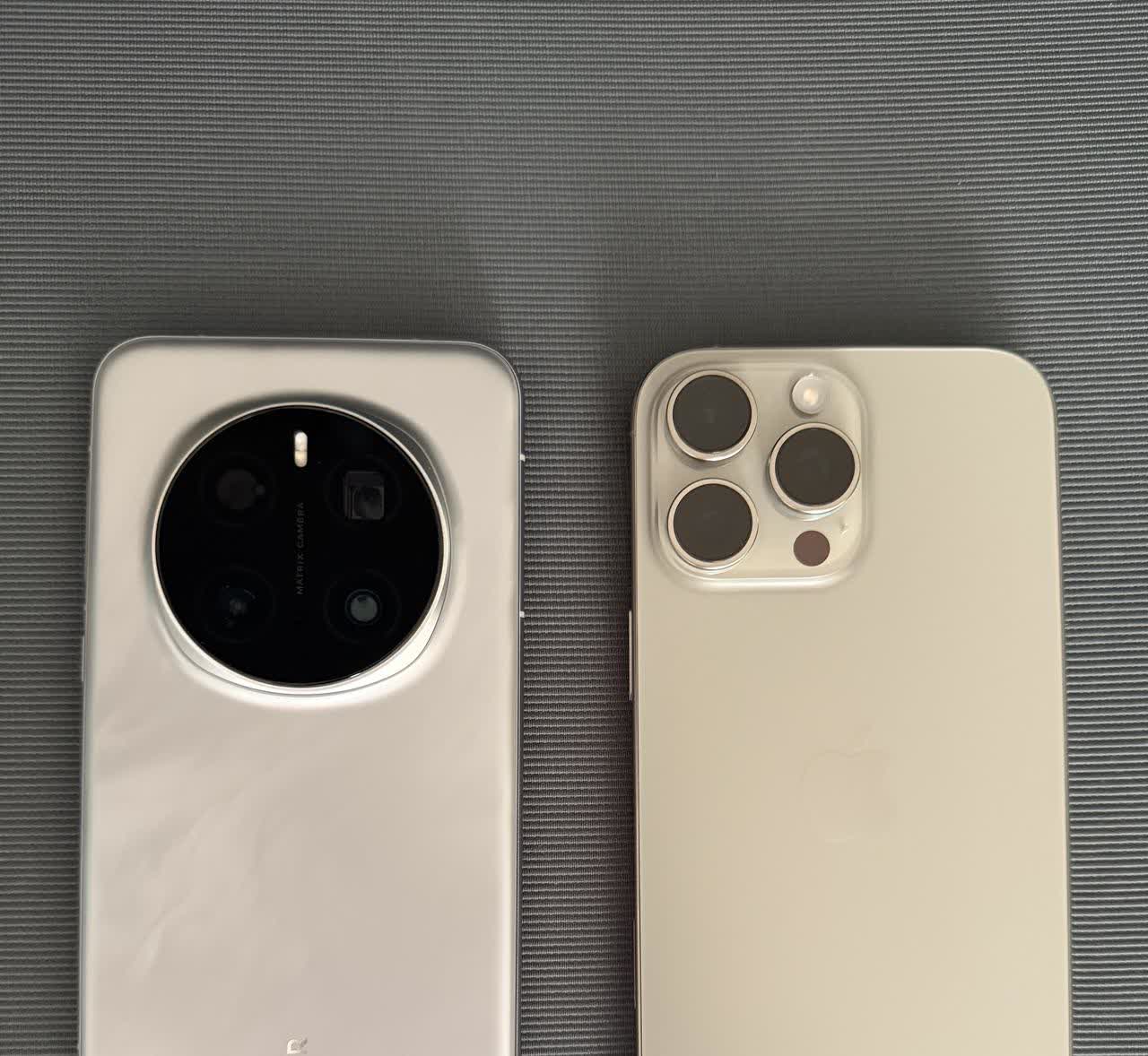 国产荣耀旗舰系列手机magic7Pro，6.8英寸屏幕与苹果iPhone16Pr