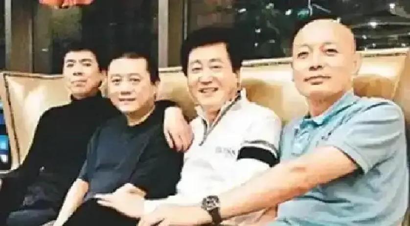 王朔拒收300万，冯小刚哭了1997年《甲方乙方》票房3300万，按规矩编