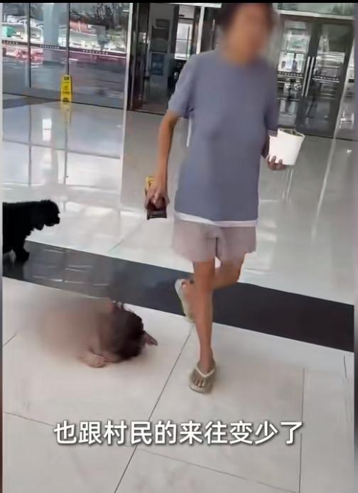 事件，据当地人透露，孩子的父亲曾经是一个品学兼优的学生，毕业后在北京工作了一年后