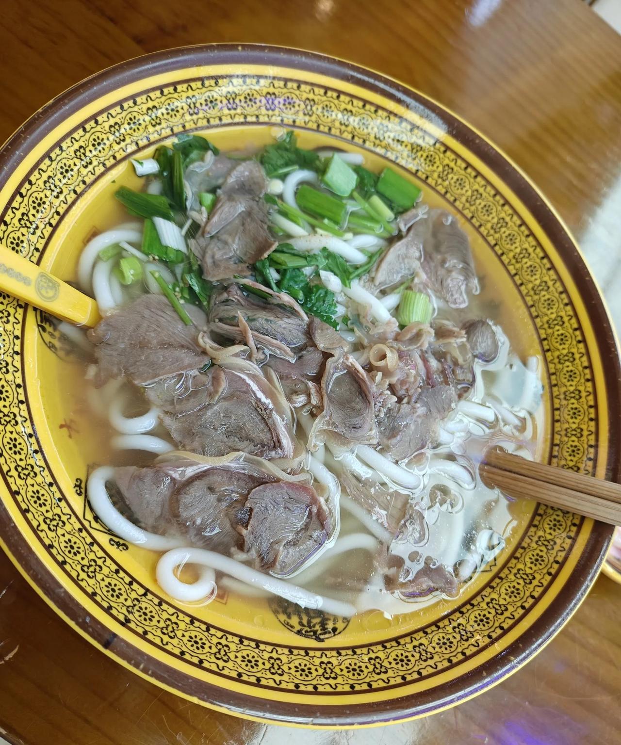 小时候我爸和我妈吵架，我爸没我妈壮，扇了我妈一巴掌后怕我妈还手赶紧跑了。这段描