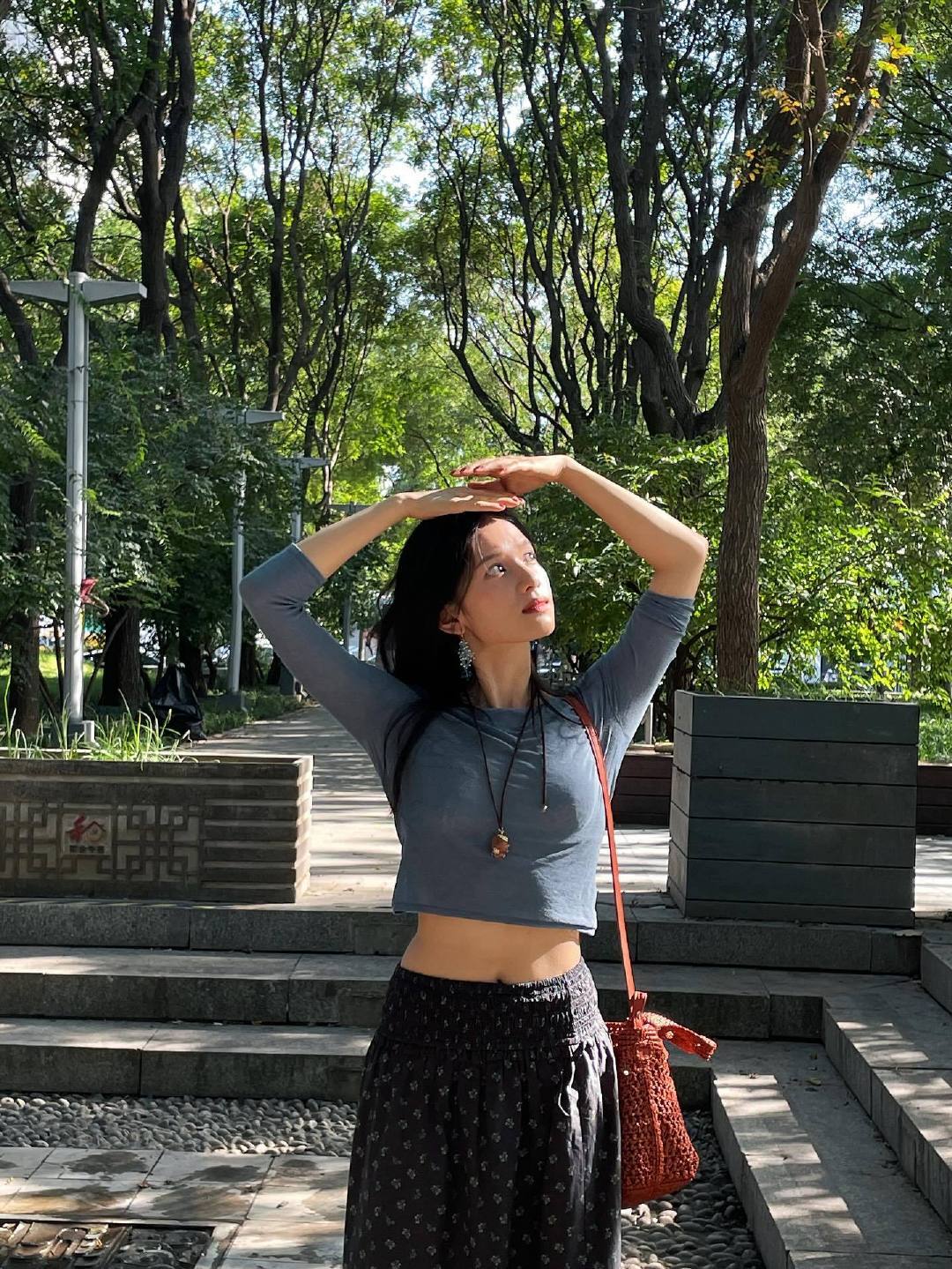 好想拍出张婧仪这组感觉的游客照啊文艺又自然舒服​​​