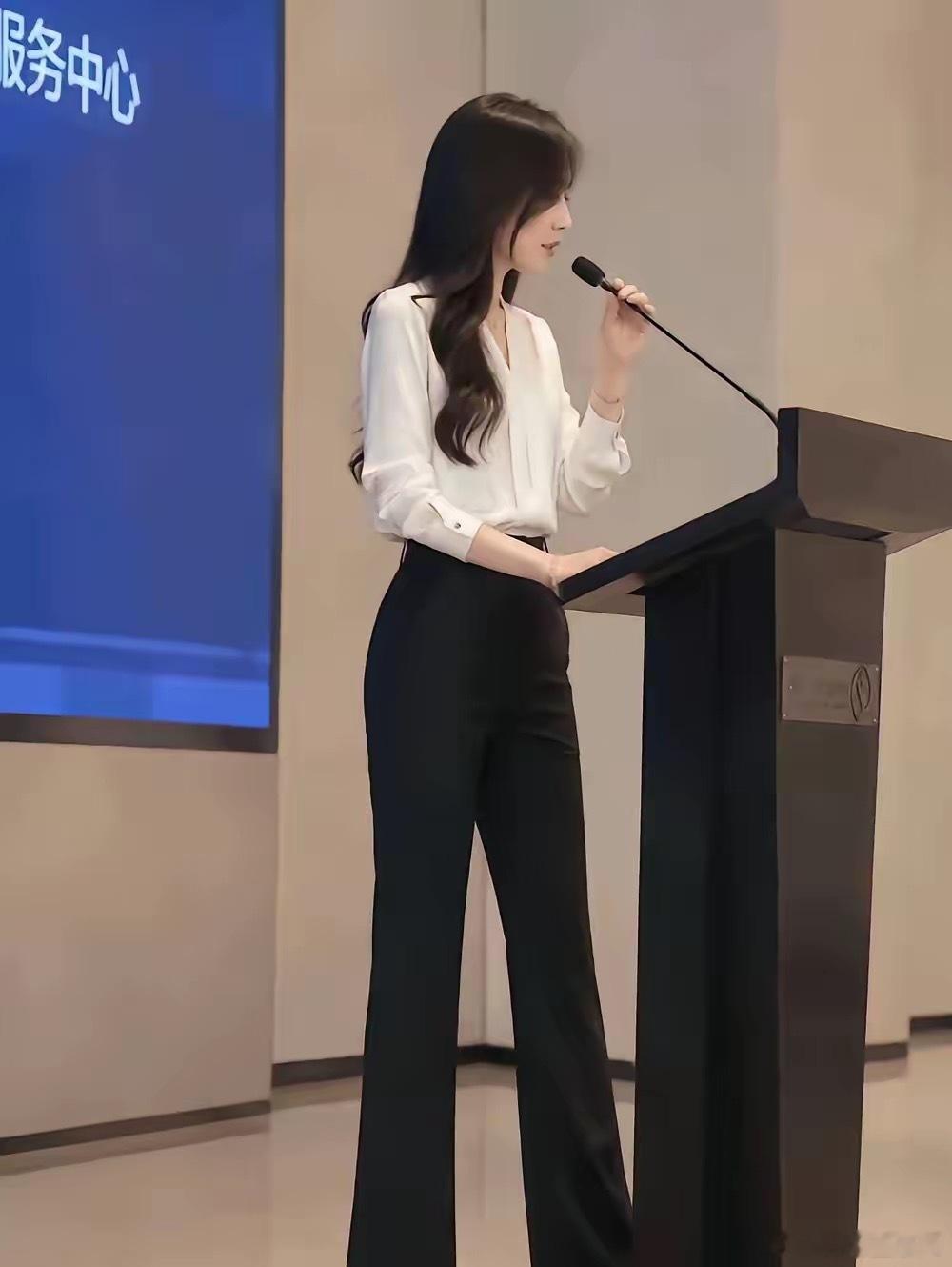 不得不说，体制内真是养人啊！这气质也太好了吧？ ​​​