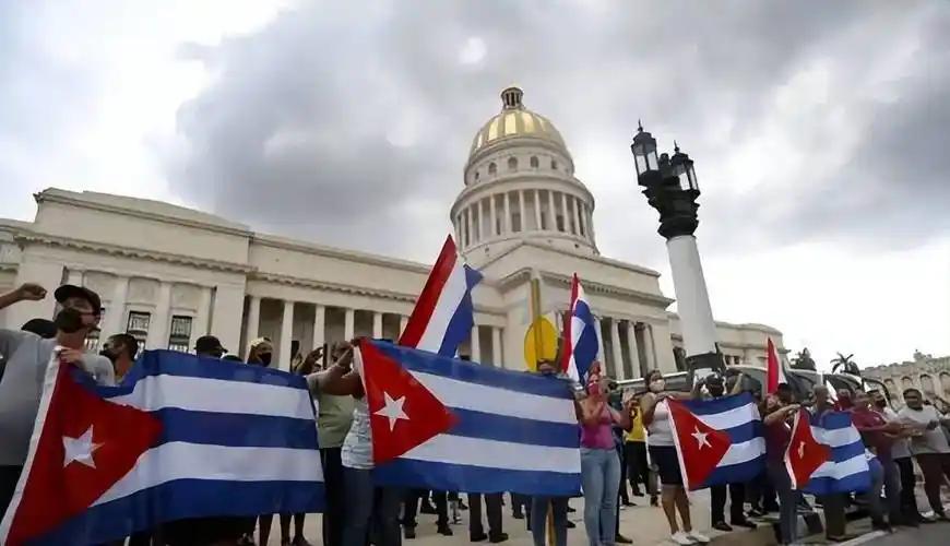 伊朗那边还没搞定，特朗普这头就急不可耐地盯上了古巴。他以为拿捏拉美后院是手到擒来