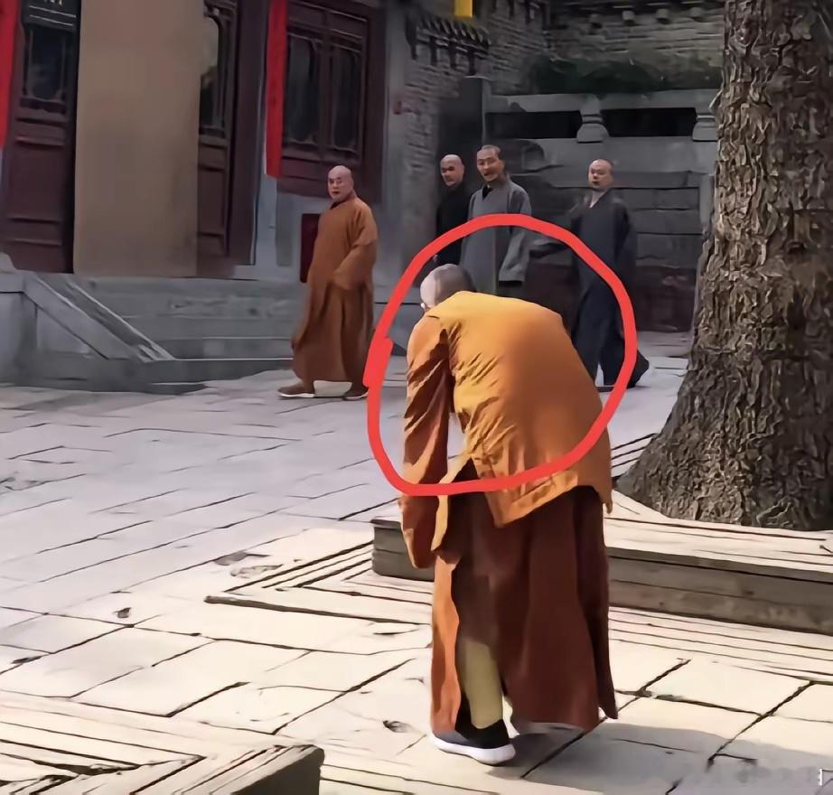 释永信早已不再是合格的少林住持，抛开私生子、情人、侵占寺院资产这
