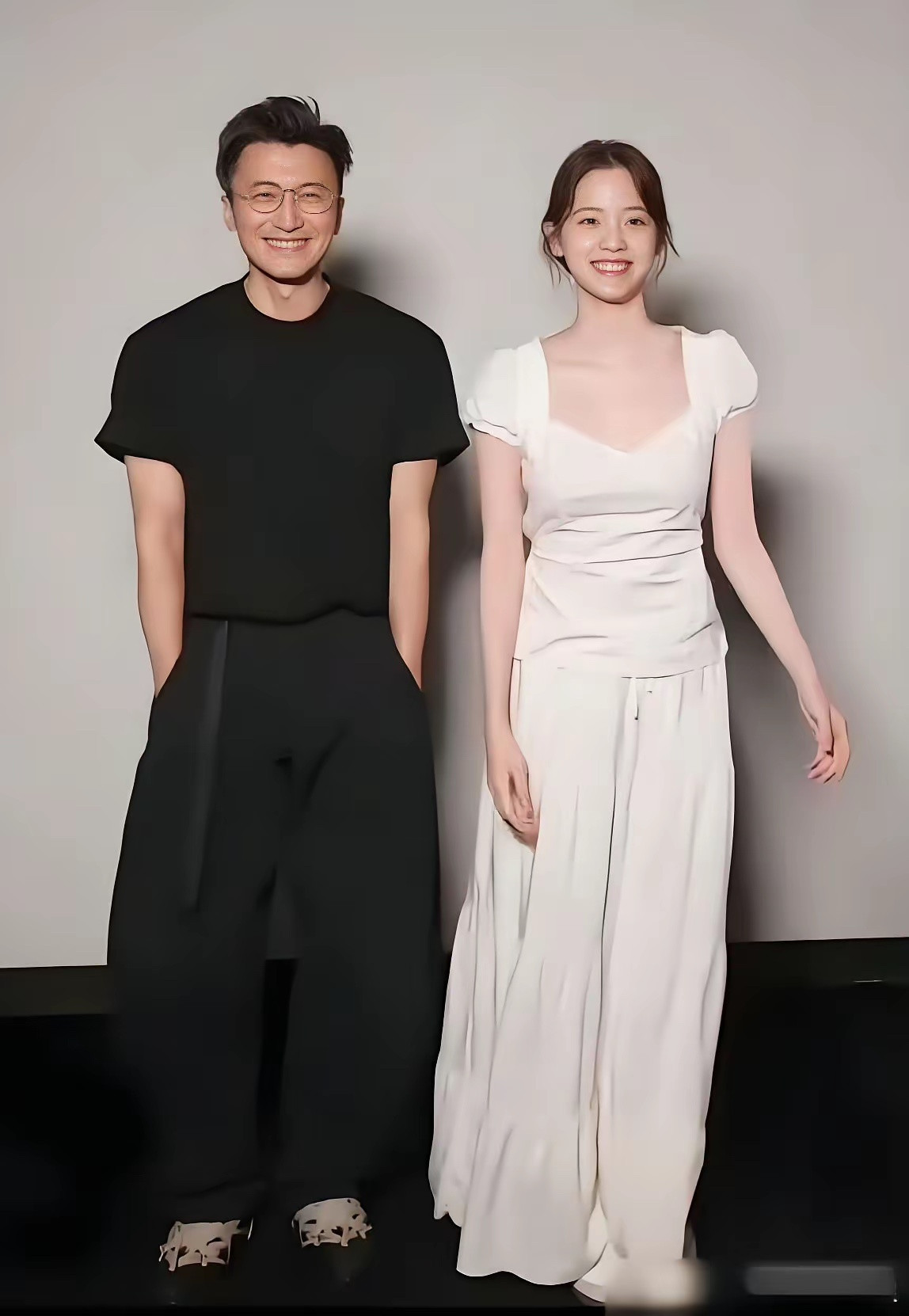 谢霆锋是真靠谱，看这距离感，难怪另一半会放心踏实