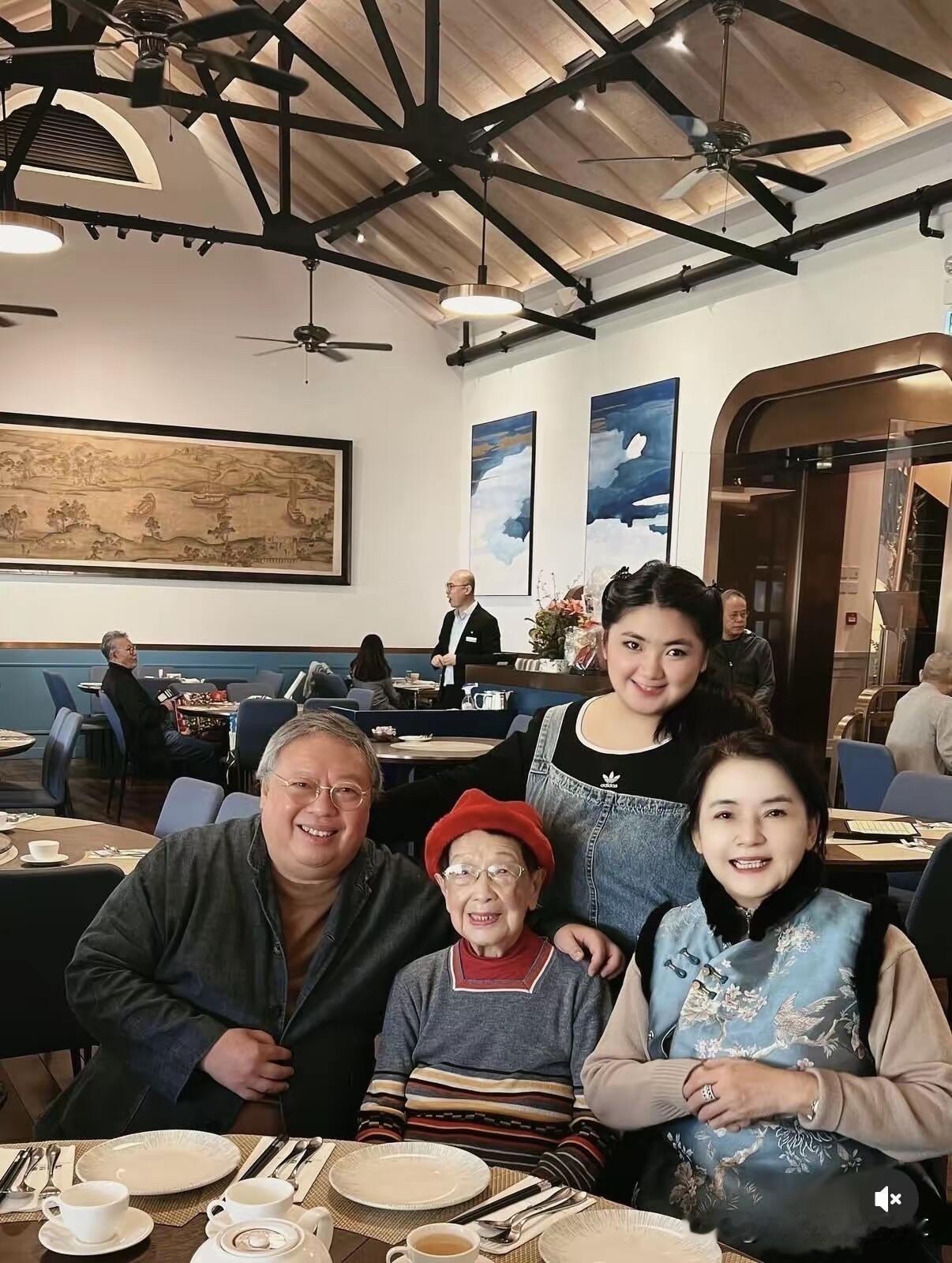 胡慧中不愧是顶级的美人，年轻的时候她是没有林青霞漂亮，但现在老了太好看了，67岁