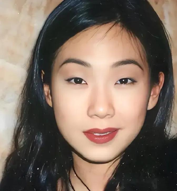 2004年，林忆莲向李宗盛提出离婚，李宗盛坦言：我年近半百，却要妻离子散，真的是嚎啕大哭，有天接到了