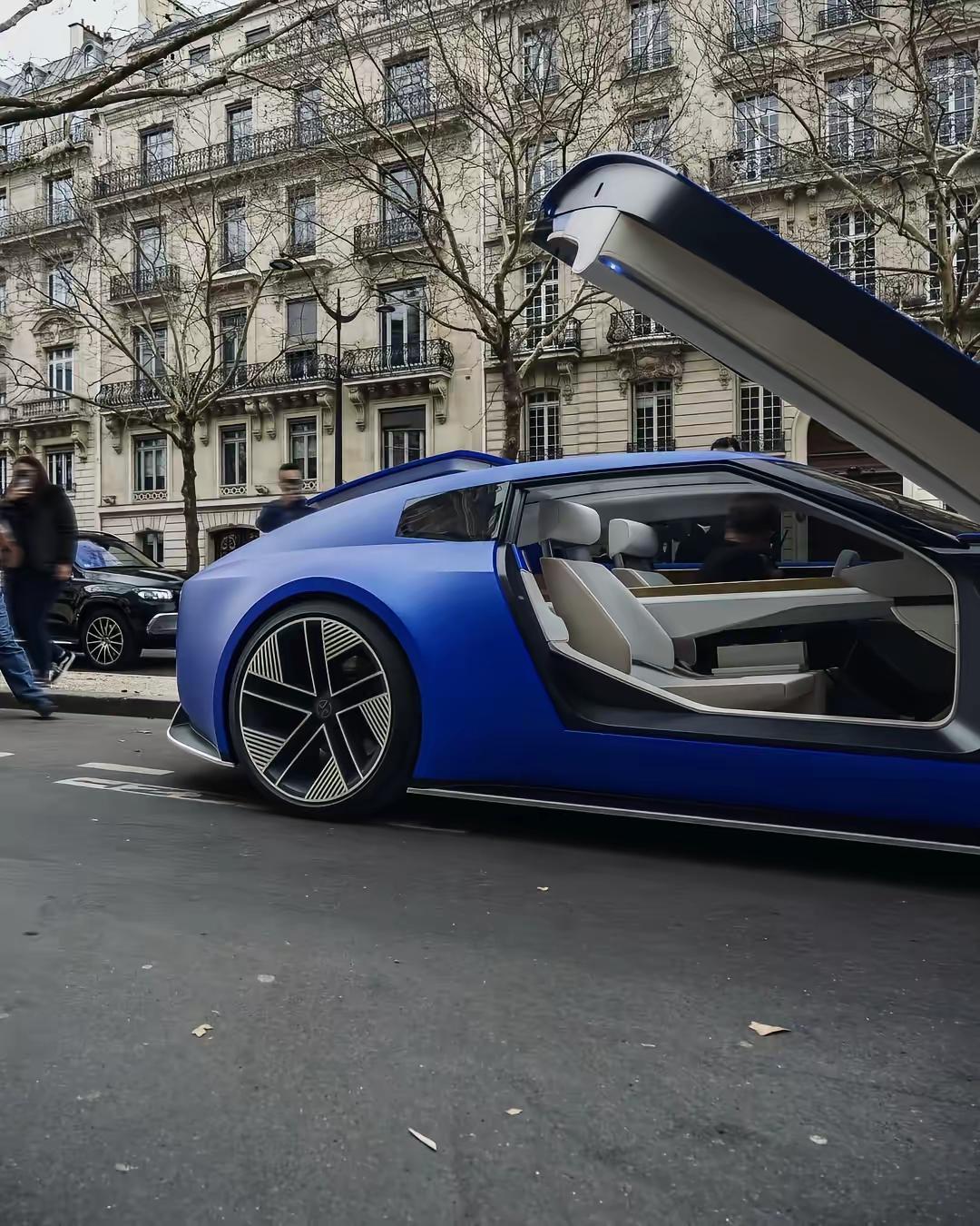 捷豹GT概念车现身巴黎街头，近距离感受。