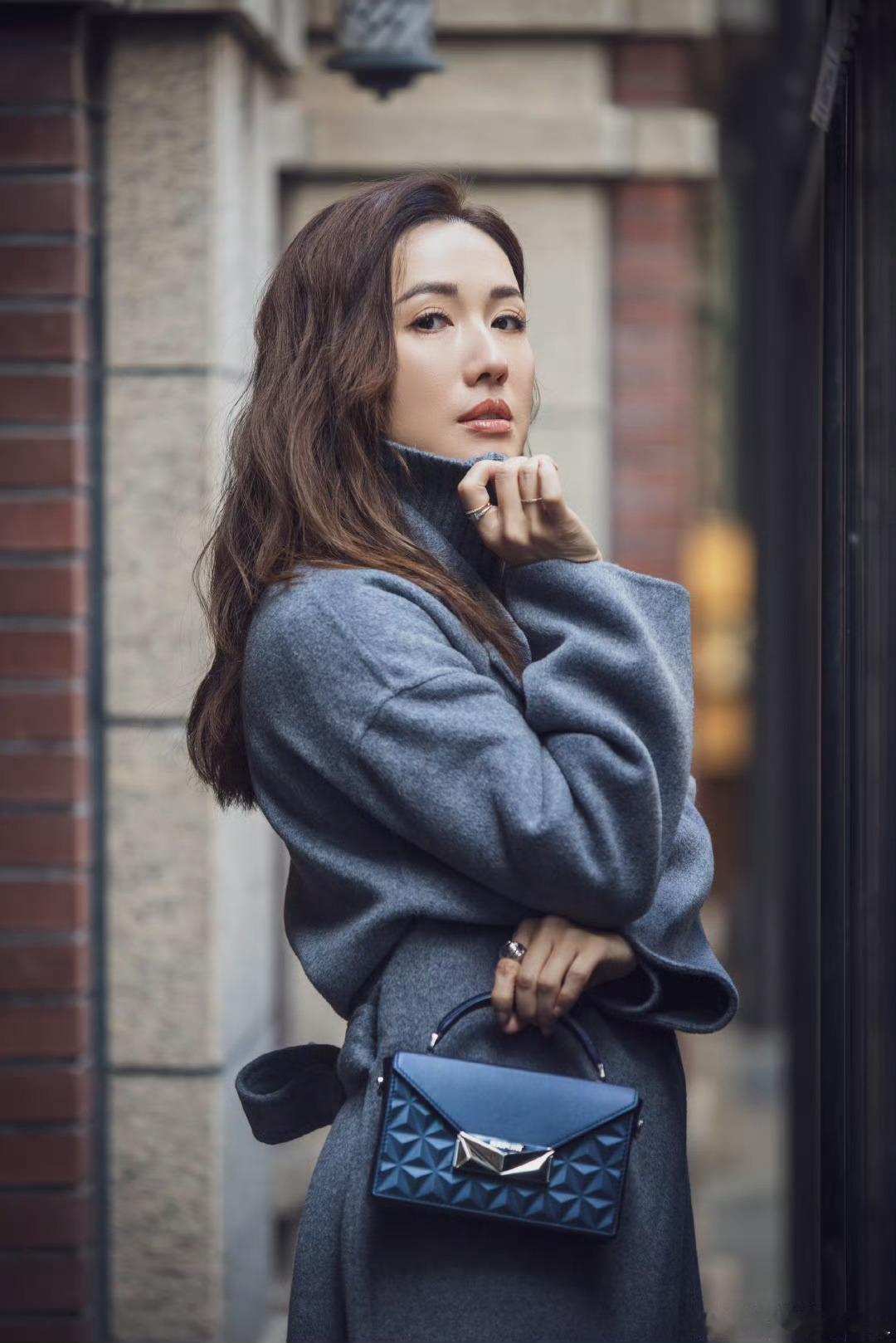 李施嬅你搞事业的样子很美《新闻女王2》一开播就被李施嬅惊艳到！从第一季默默努