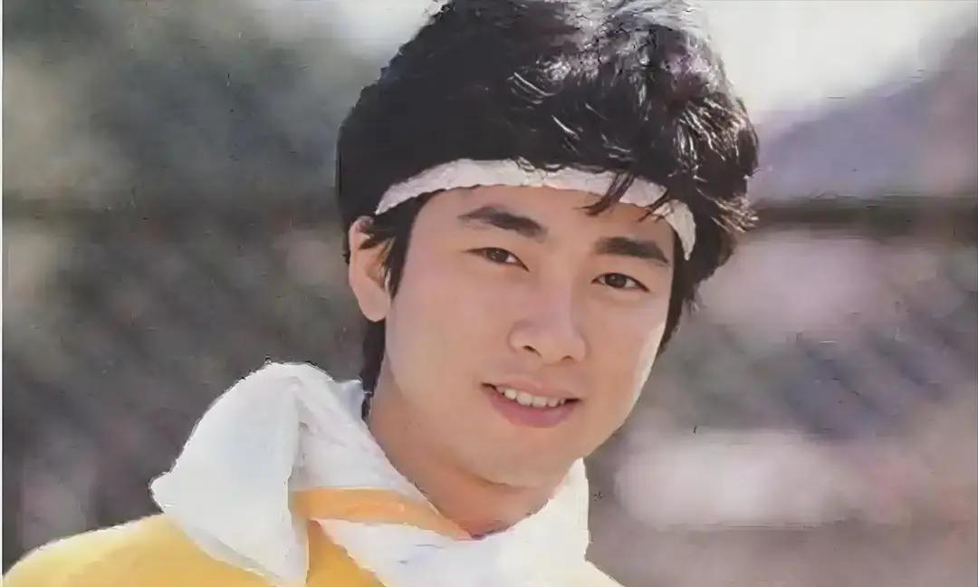 66岁曹西平，最后一条微信是节目通告他一个人倒在台北租屋，手机亮着，没人认