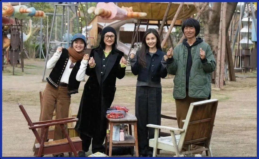 王子文：迅姐，咱俩站一起真有意思。周迅：怎么有意思啦？王子文：我159、你1