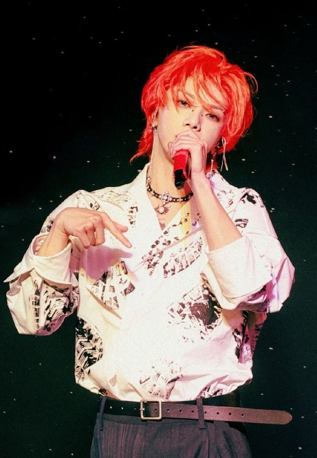 华晨宇你们在哪家就在哪，夜空写下承诺，落款大哥，短短几个字，却让所有人泪目，原