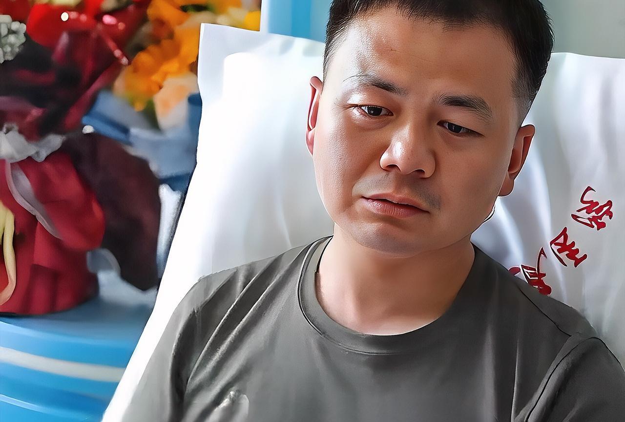 刚听身边人说，军人张伟与刘强东长得有点像，刚开始还不以为然。结果拿照片一对比还真