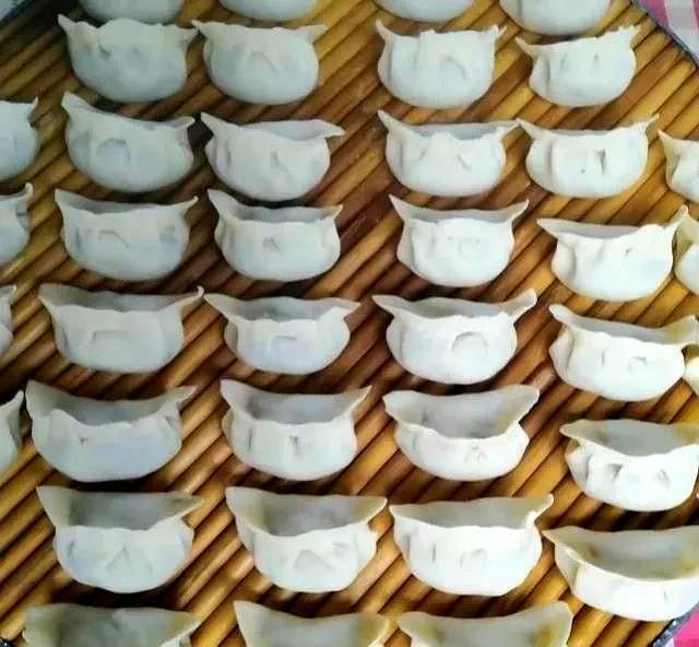 大姑姐和小姑子不知分寸，年年回娘家过年，最重要的是我婆婆家没地方住，她们俩个还执