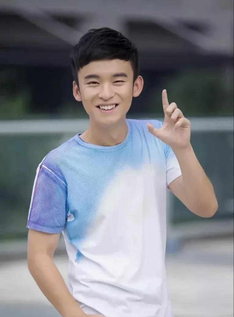 董子健，我越来越不能理解了，你说他进娱乐圈，到底图啥？　　作为“京圈太子”