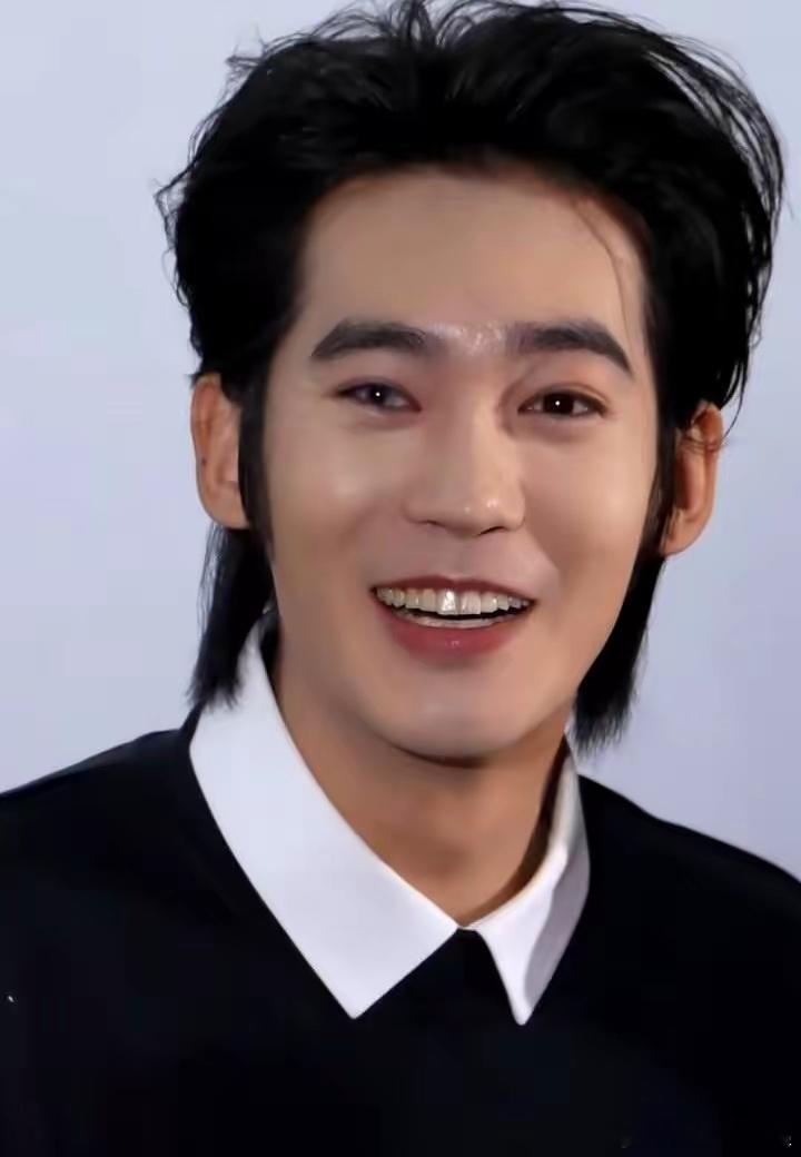 谁能想到，靠一双眼睛就能在娱乐圈杀出一条血路。最开始，大家发现于适的左右眼瞳色不