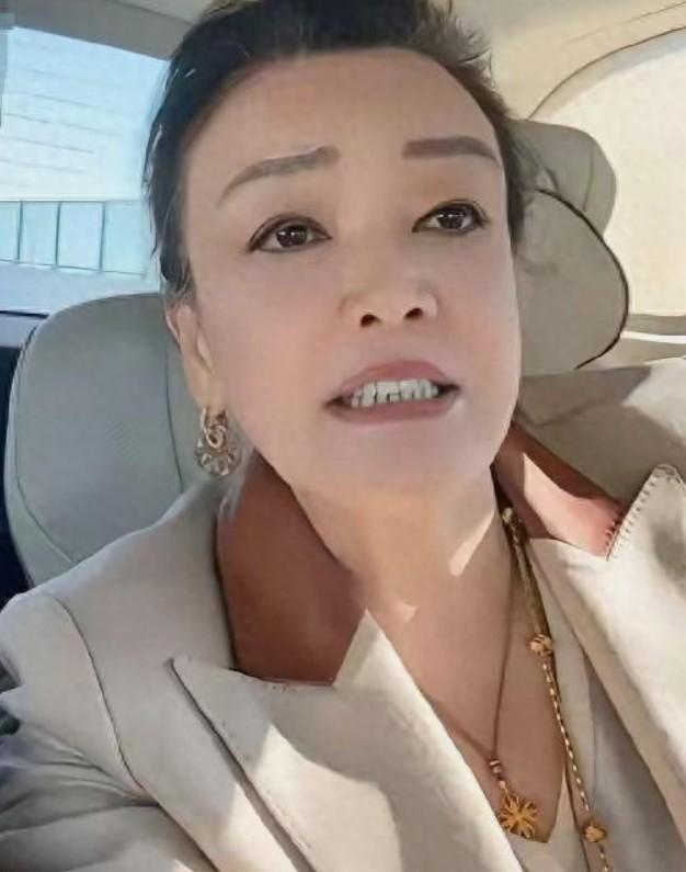 我们不是汪小菲和兰姐的黑粉，而是一群有孩子的妈妈。 我们愤怒的是母亲这样不被