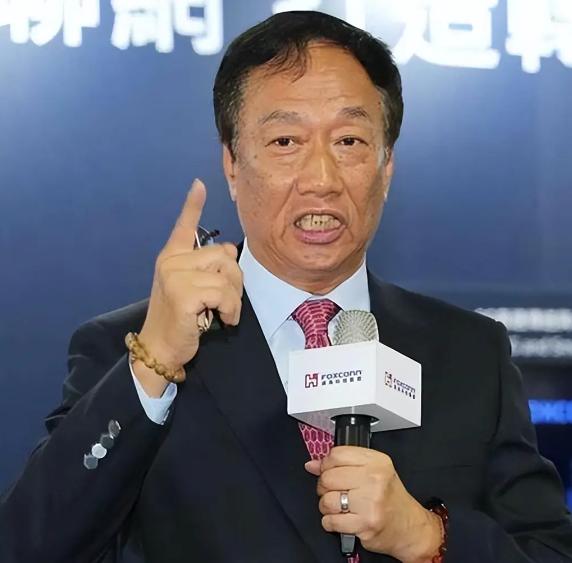 富士康垮得这么快，郭台铭当初怕是做梦都想不到。当年大陆厂区整夜灯火通明，风光无限
