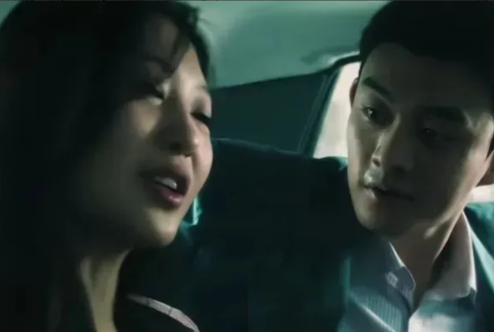 《扫毒风暴》卢少骅和妻子离婚的原因找到了，我们其实都被卢少骅给骗了，总以为他