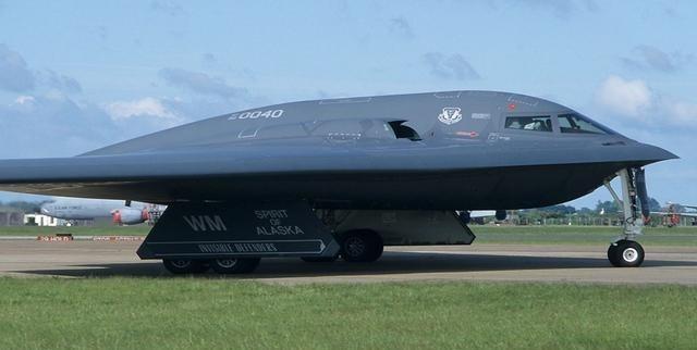 一位美籍华人说：“自从美国用B2轰炸了伊朗之后，中国人彻底失去了信心”。但说真的