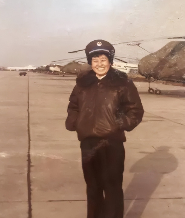 1964年，28岁女飞行员，去西北执行绝密任务，谁料，上飞机前，她被人拉去照相，