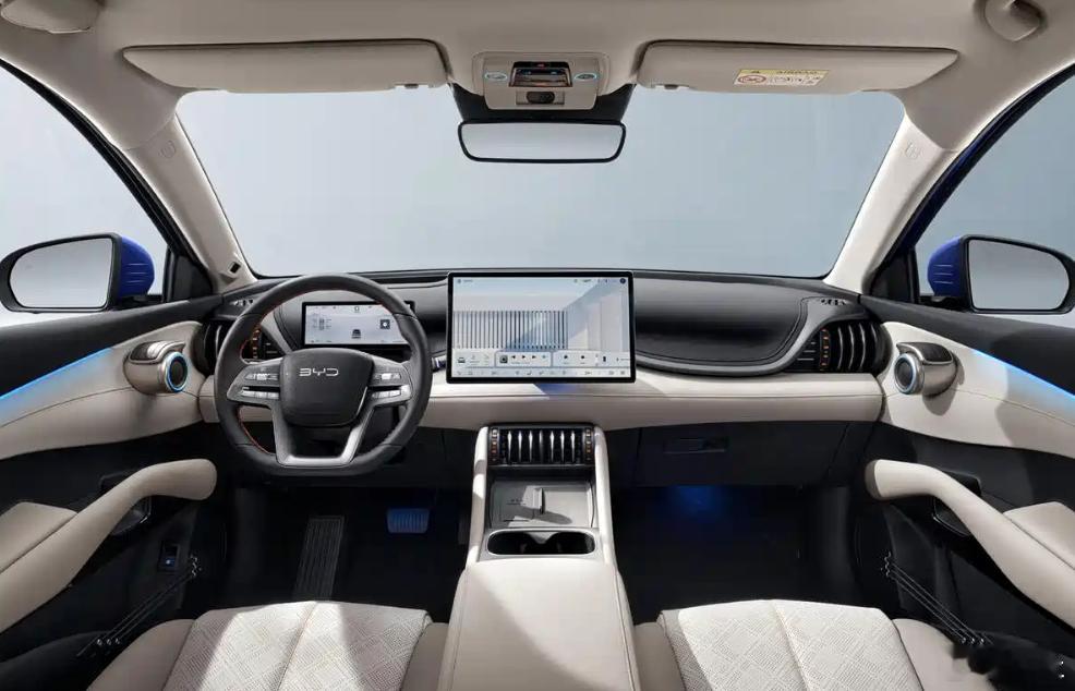 比亚迪新款元PLUS海外版官图发布，根据目前的消息，这台车从里到外都将迎来重大升